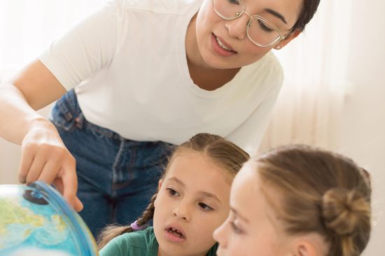 young-woman-teaching-geography-kids